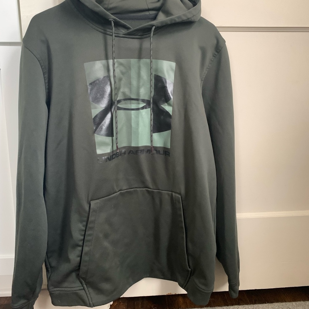 Mens army green Under Armour hoodie.